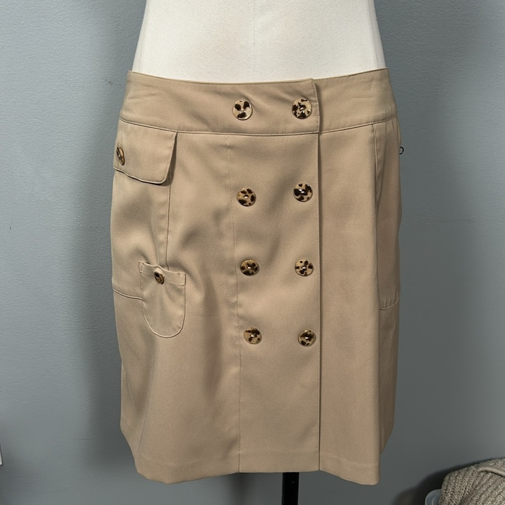 Women’s Beige double button pocketed skirt size 10 vintage